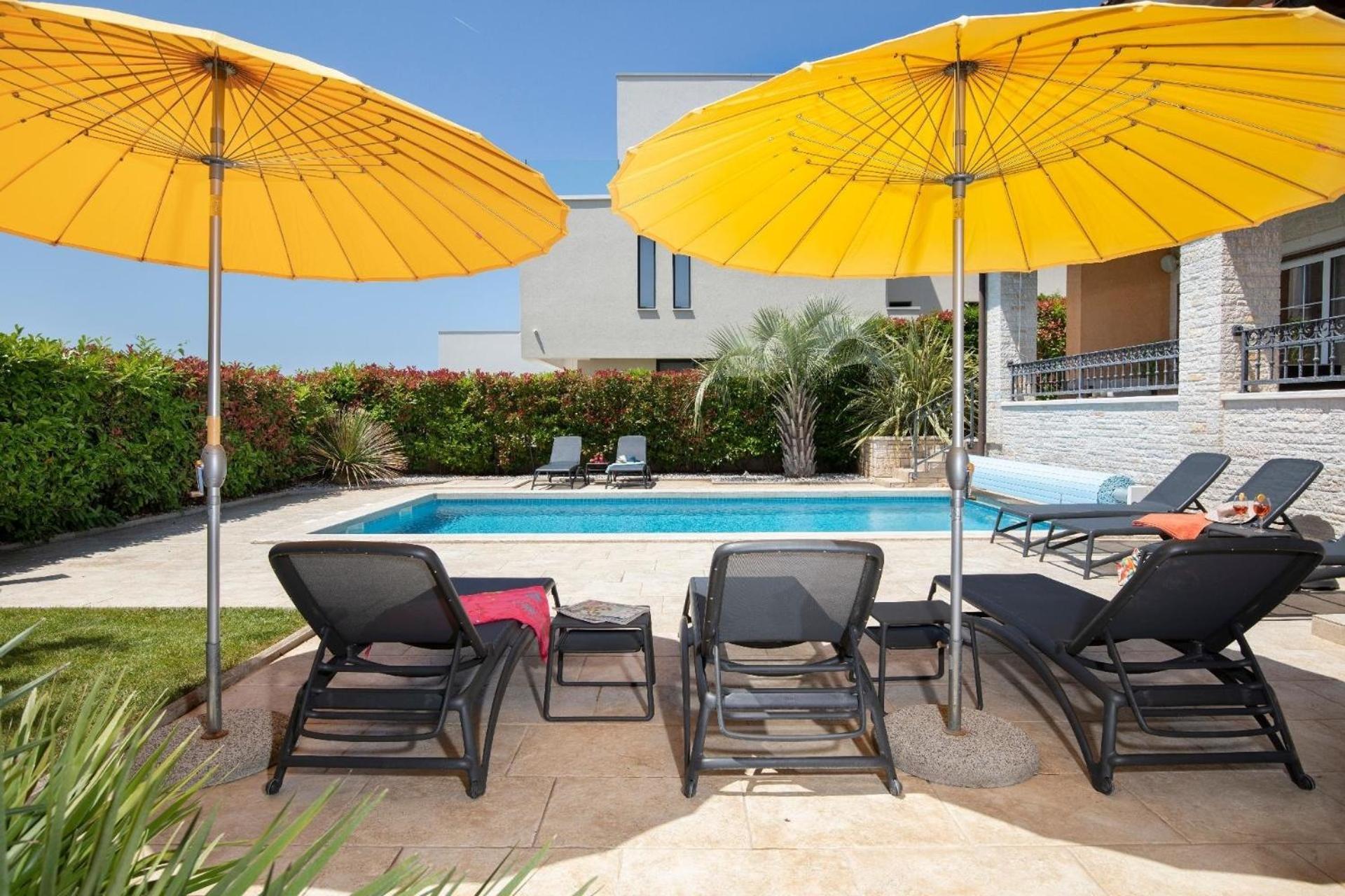Ferienhaus In Pomer Mit Privatem Beheizten Pool Und Meerblick Екстериор снимка