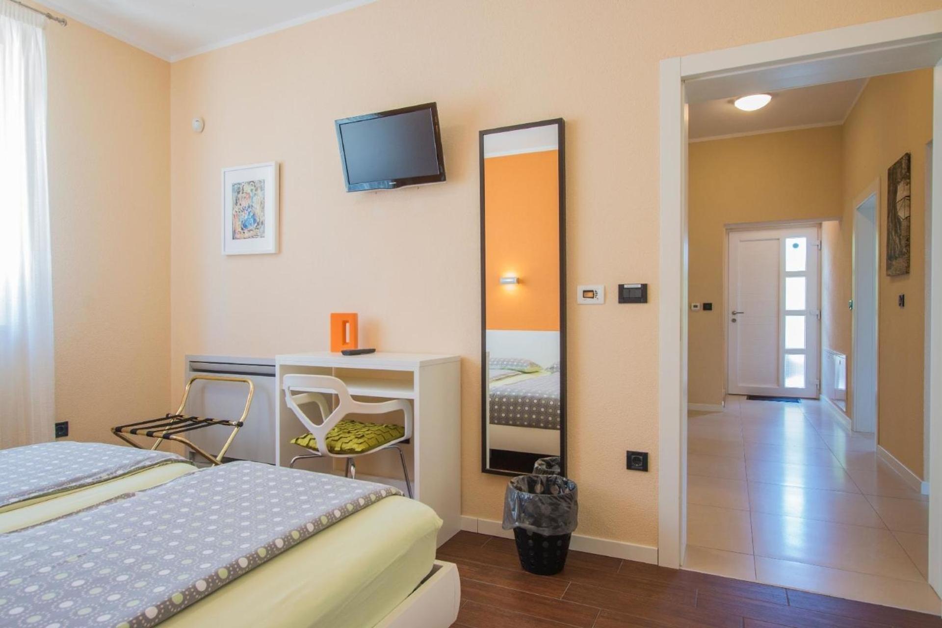 Ferienhaus In Pomer Mit Privatem Beheizten Pool Und Meerblick Екстериор снимка